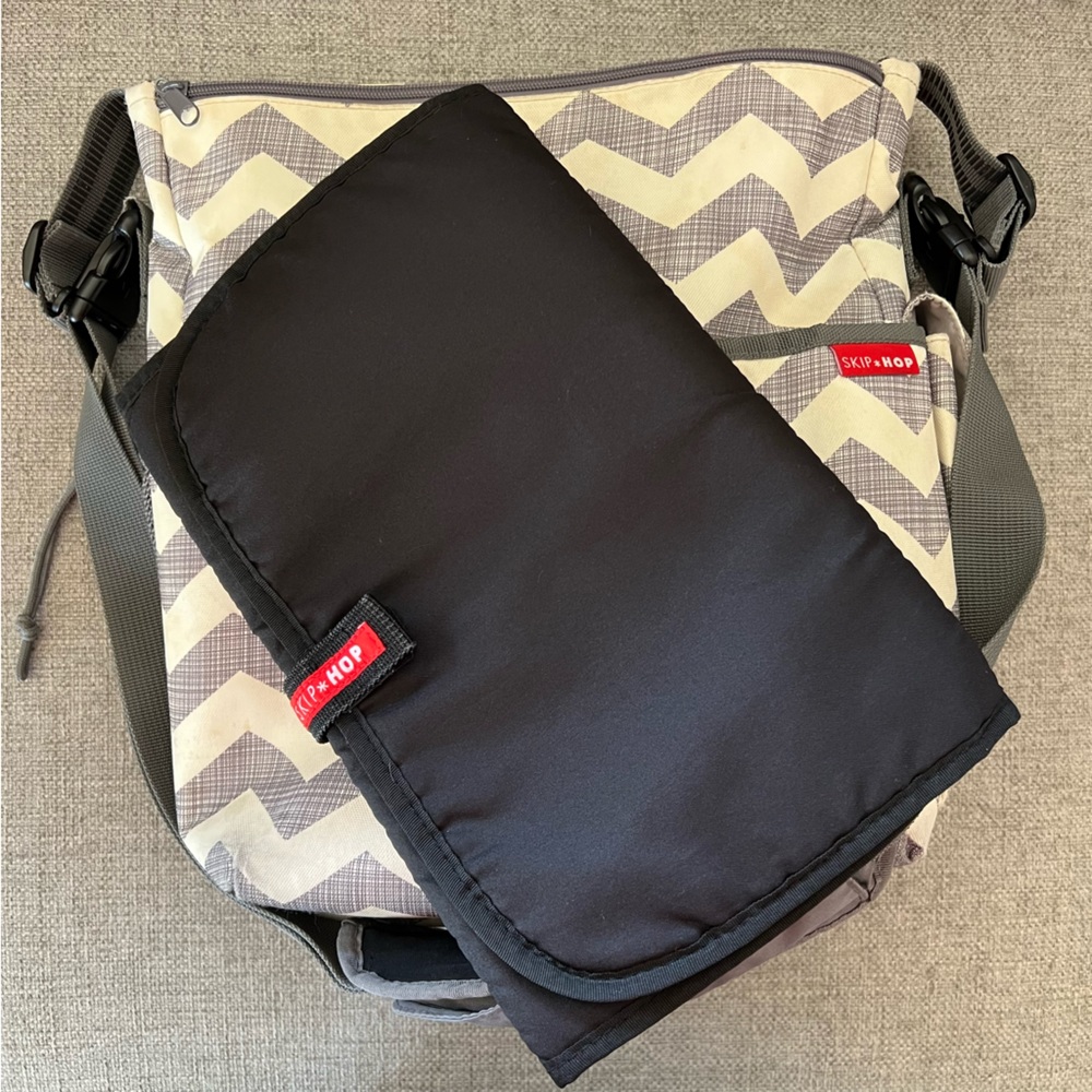 SkipHop Diaper Bag - Picture 3 of 6